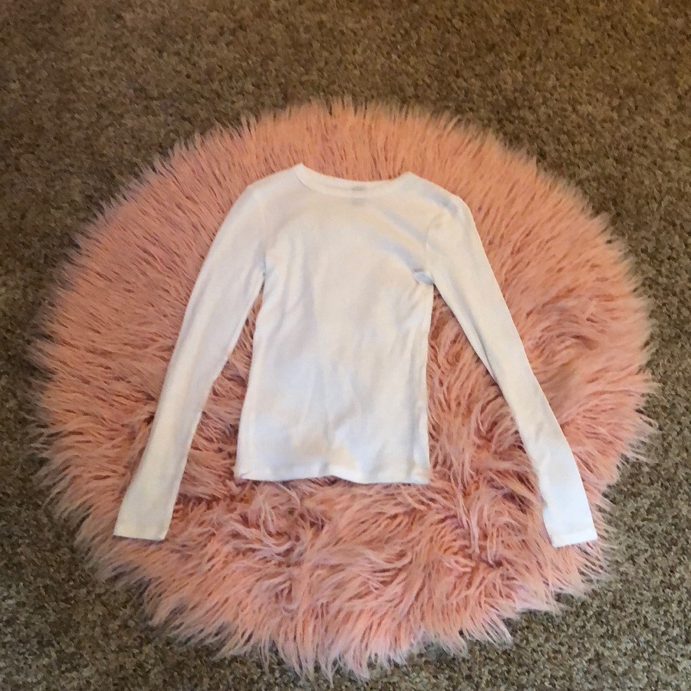 A Long sleeve white top